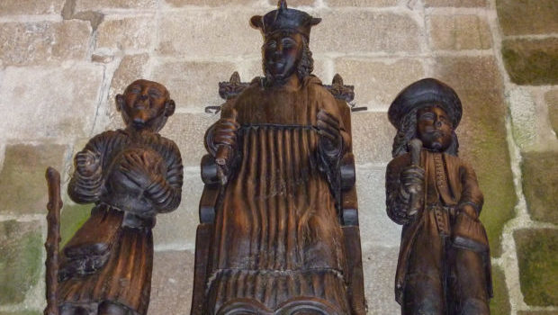 Statue de saint Yves à la cathédrale de Tréguier