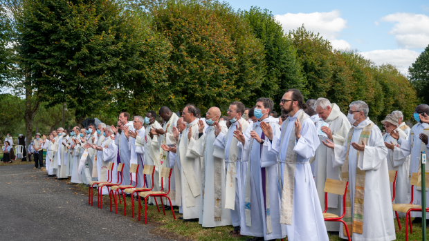 Les prêtres présents lors de la célébration