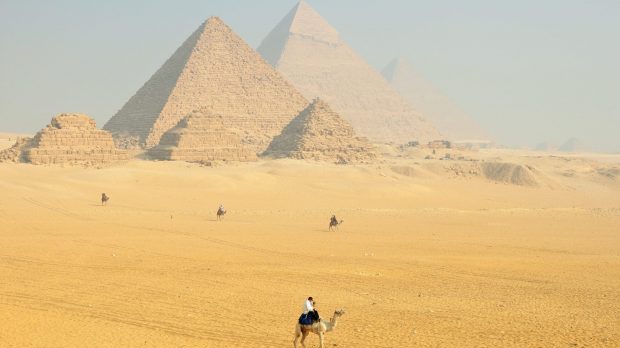 landscape-desert-monument-travel-pyramid-plain-826994-pxhere.com