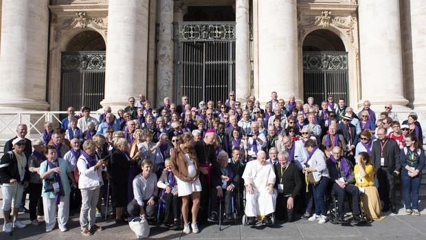 Le groupe des pèlerins du diocèse de Rennes avec le pape François