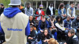 Groupe de priere. FRAT a Lourdes. Rassemblement annuel de jeunes chretiens d'Ile-de-France..