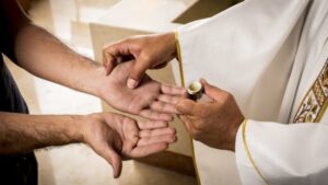 La paroisse Saint-Judicaël en Brocéliande propose de recevoir le sacrement des malades, lors de la messe, dimanche 5 mars 2023, à 11h, Plélan.