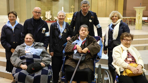 Chaque personne malade ou handicapée est accompagnée toute la semaine par une même équipe d’hospitaliers