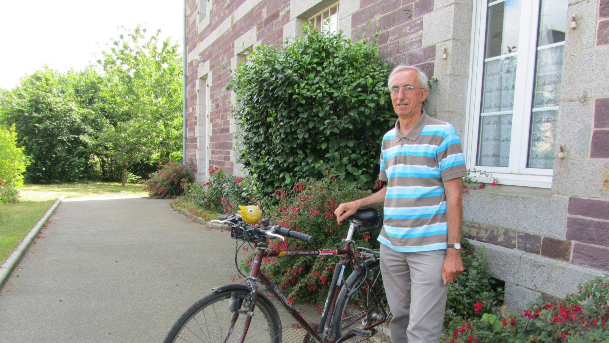 La paroisse Saint-Judicaël en Brocéliande aura un nouveau curé le 1er septembre 2023. Le père Daniel Boué, 65 ans, arrive de Retiers. Il aime le vélo.