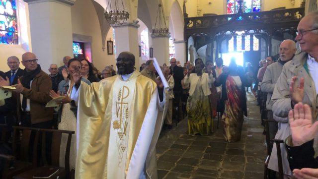 La messe d’action de grâce pour les 50 ans du père Protogène a réuni la communauté rwandaise ainsi que des paroissiens qu’il a rencontrés au cours des douze ans qu’il a passés à Redon, Rennes, Dol-de-Bretagne, Betton, Saint-Aubin d’Aubigné et Plélan-le-Grand.