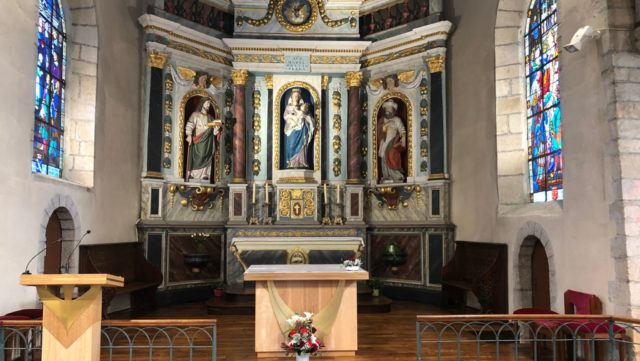 Le 20 septembre 1652, la première pierre de la chapelle Notre-Dame de Toute-Aide de Querrien est posée.