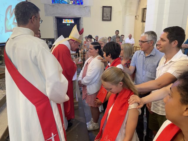 Erin, Katell, Arthur et Ellyrose ont été confirmés par Mgr Jean Bondu, évêque auxiliaire de Rennes, dimanche 25 juin 2023, à l’église de Plélan-le-Grand.