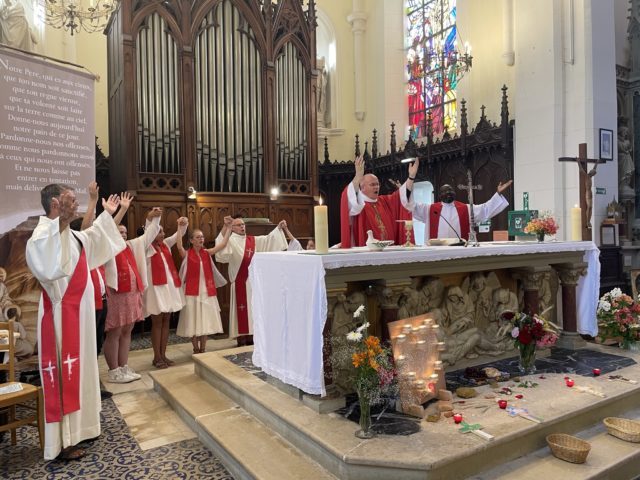 Erin, Katell, Arthur et Ellyrose ont été confirmés par Mgr Jean Bondu, évêque auxiliaire de Rennes, dimanche 25 juin 2023, à l’église de Plélan-le-Grand.