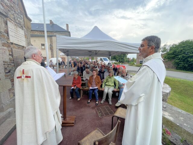 Messe en plein air jeudi 20 juin 2024 à la chapelle Saint-Genou à Monterfil.