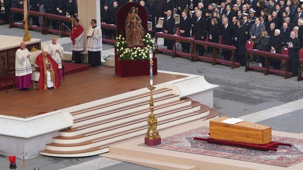 Obsèques Benoît XVI - Pape François © Diocèse de Rennes